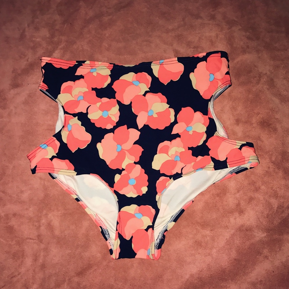 High Waisted JUICY COUTURE Bikini Bottoms!!